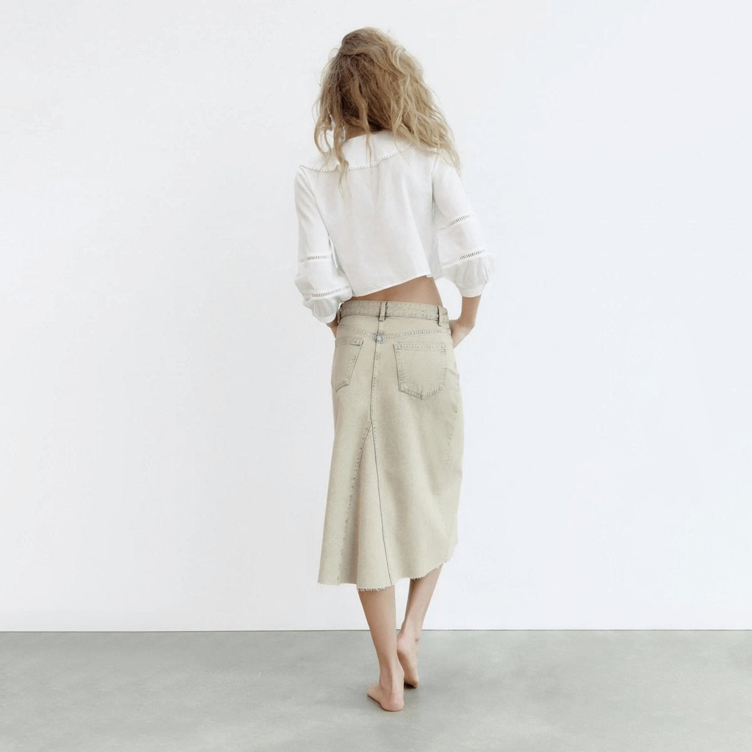 Baumwollbluse mit V-Ausschnitt und Rüschen
