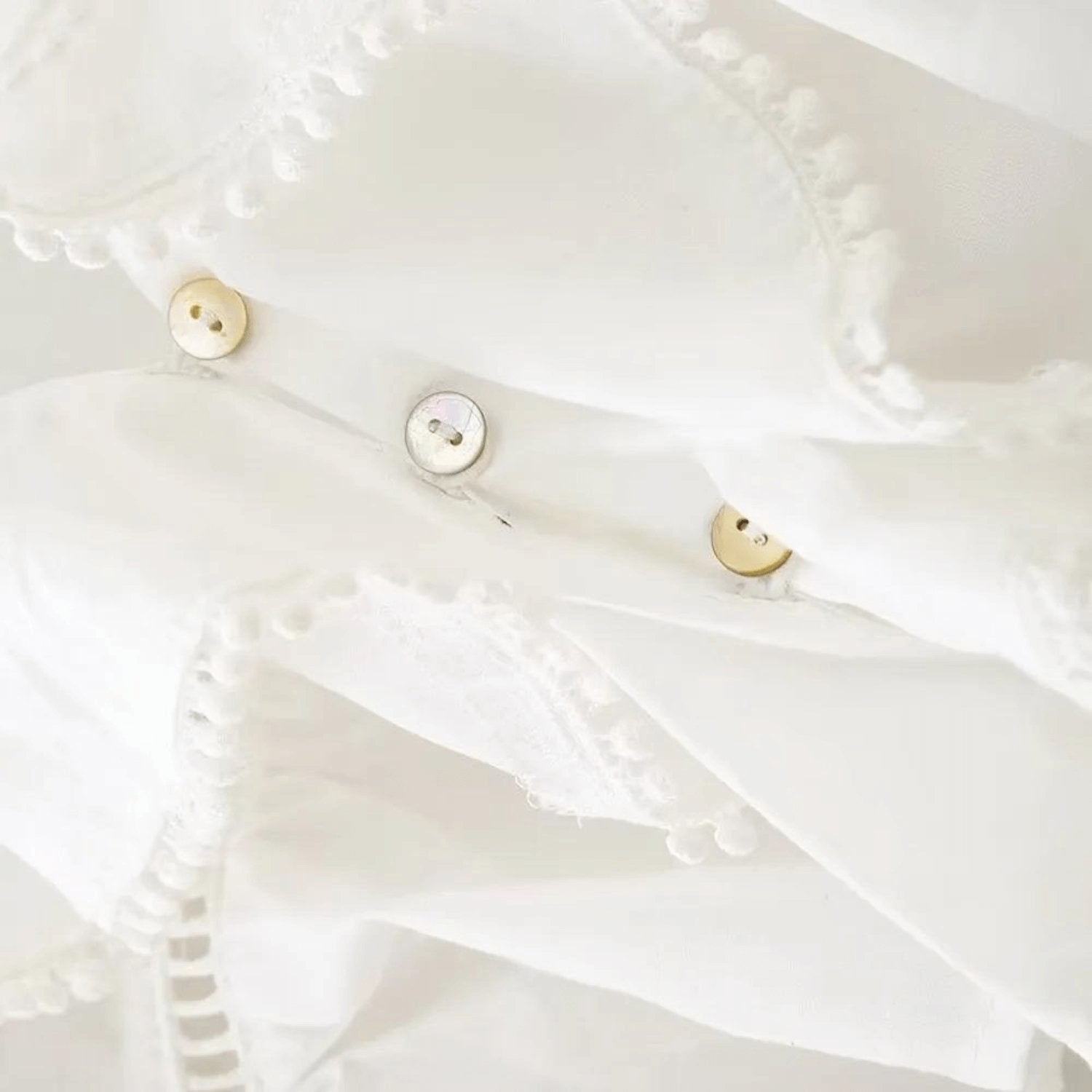Baumwollbluse mit V-Ausschnitt und Rüschen