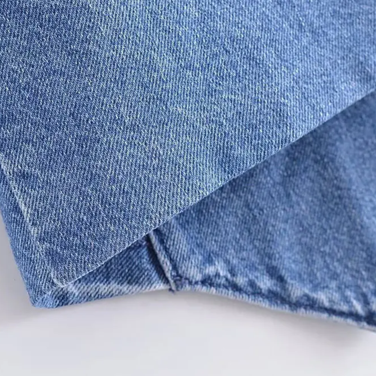 Jeans-Weste mit breiten Trägern und Druckknöpfen