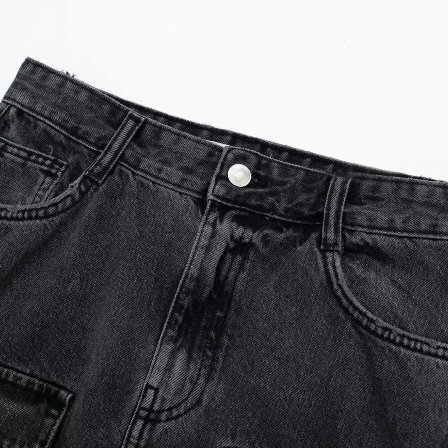 Kurzer High-Waist-Rock aus Denim mit Taschen und Ziernähten