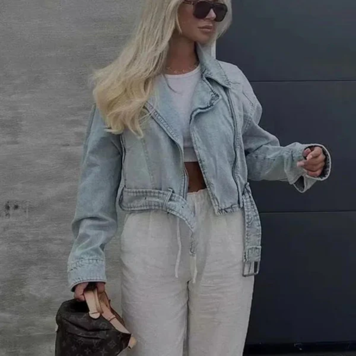 Jeansjacke aus Denim mit seitlichen Taschen und kurzem Schnitt