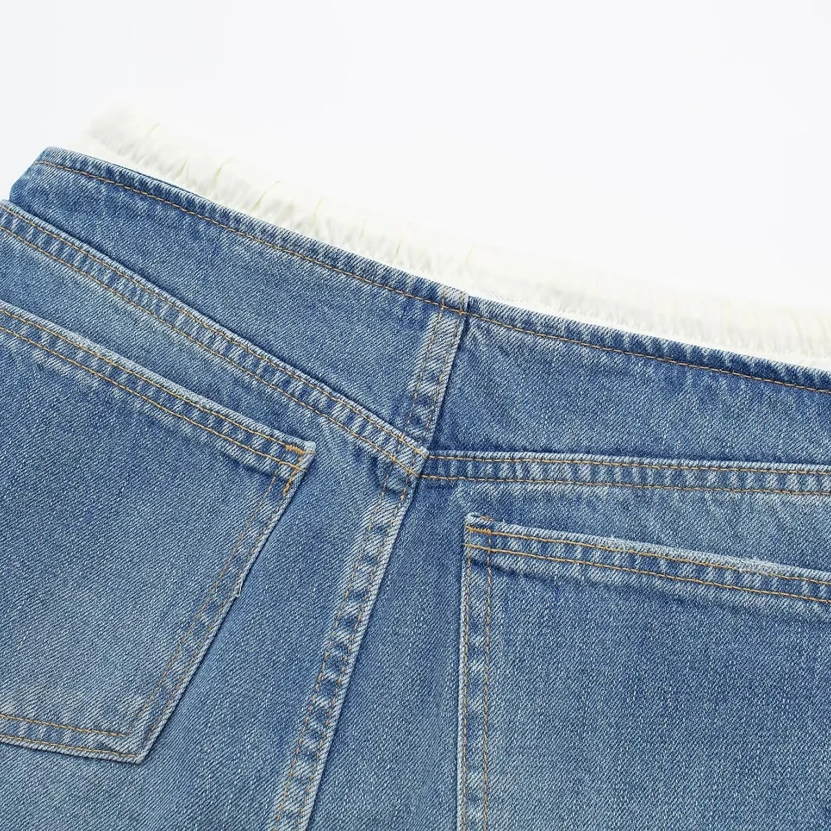 Jeansrock mit verstellbarem Bindeband an der Taille und weißem Detail oben