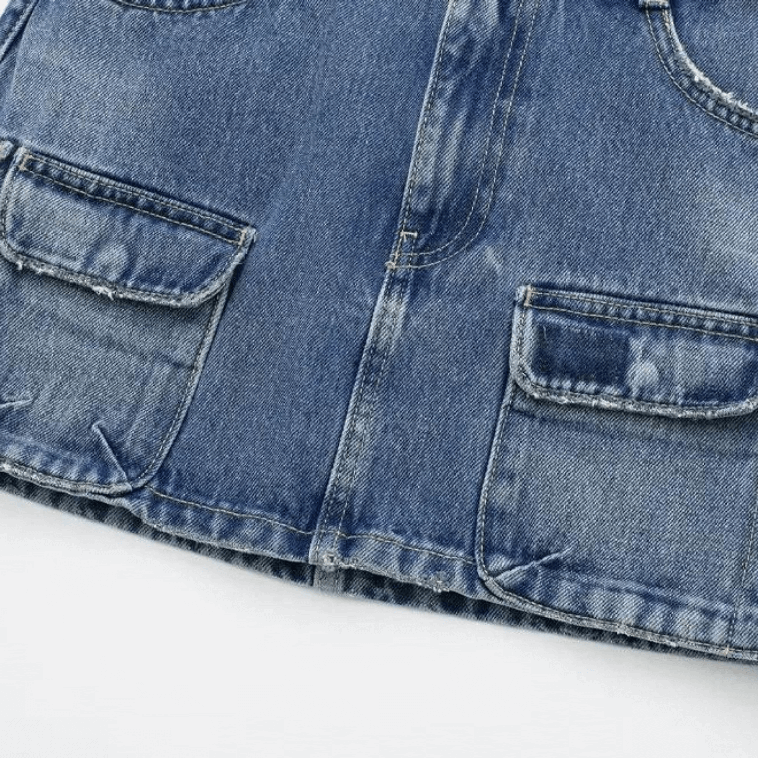 Kurzer High-Waist-Rock aus Denim mit Taschen und Ziernähten