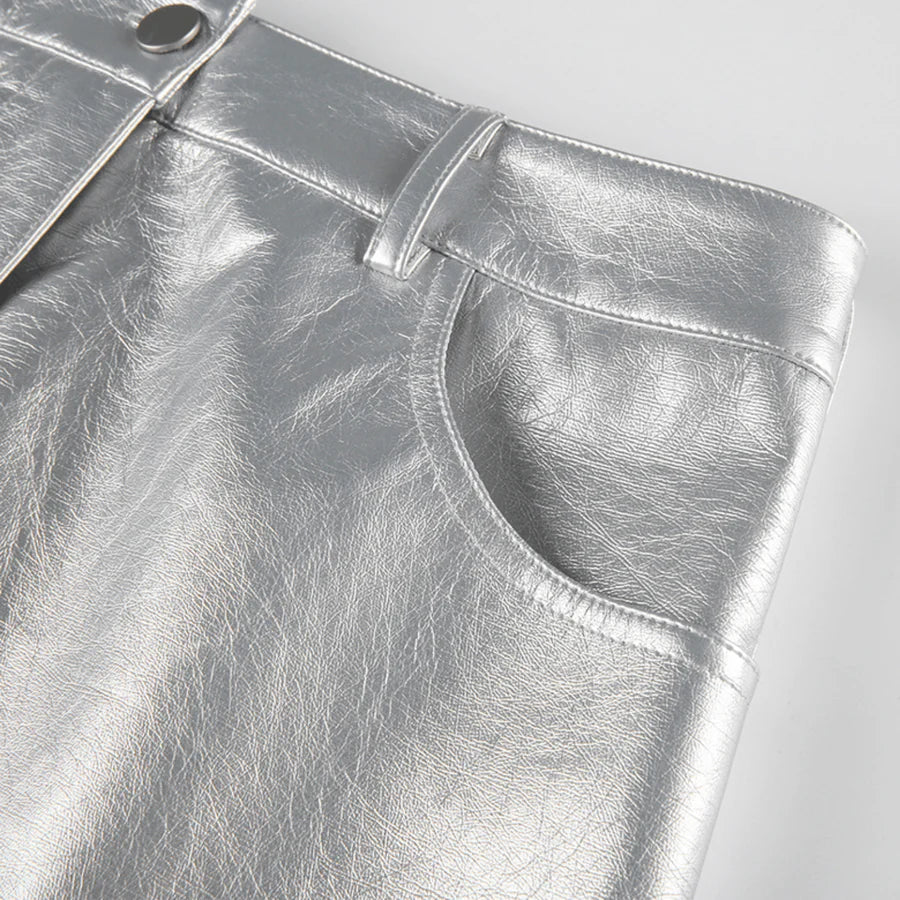 Kurzer High-Waist-Rock mit Taschen und Metallknopfverschluss