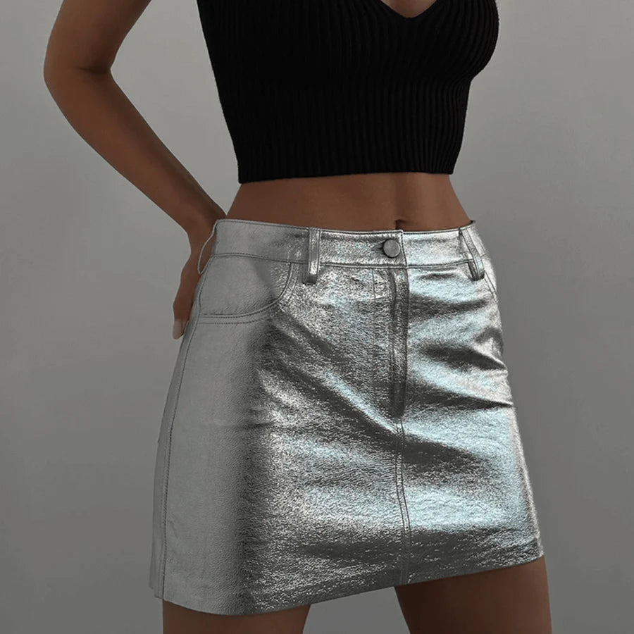 Kurzer High-Waist-Rock mit Taschen und Metallknopfverschluss