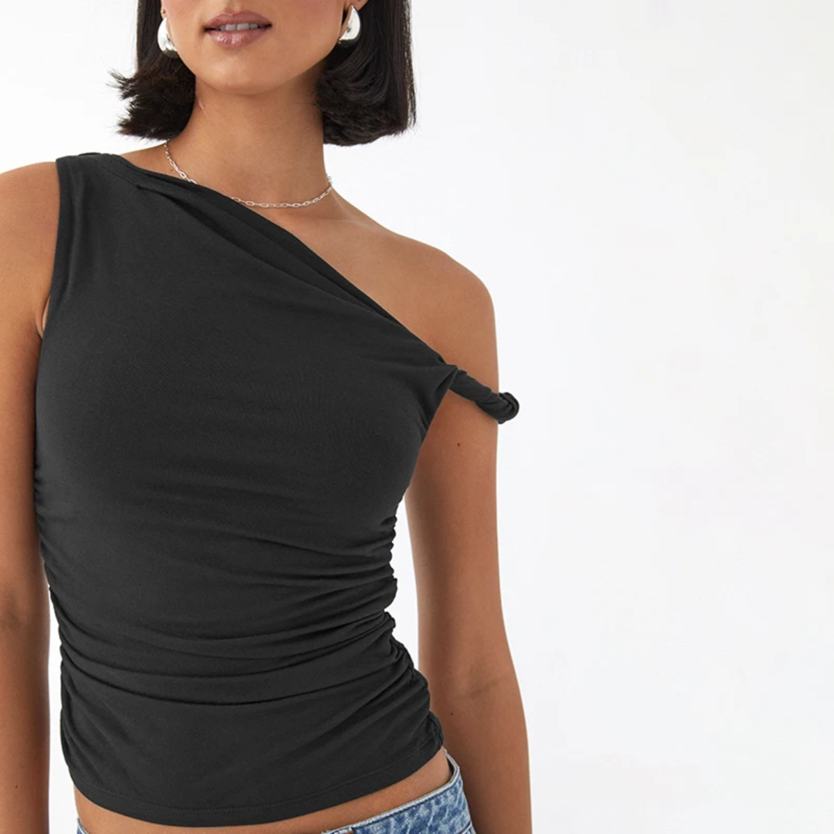 One-Shoulder-Top mit modernem Design, erhältlich in drei Farben