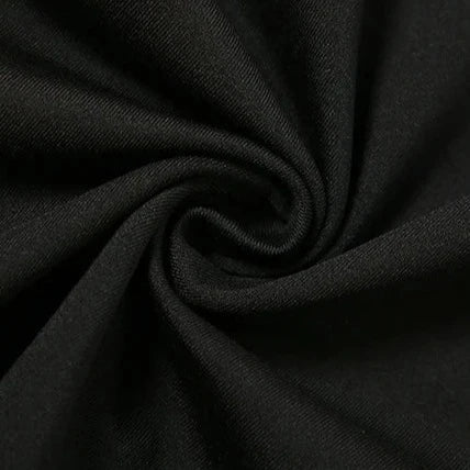 Schulterloses Midikleid mit geradem Ausschnitt und modernem Beindesign